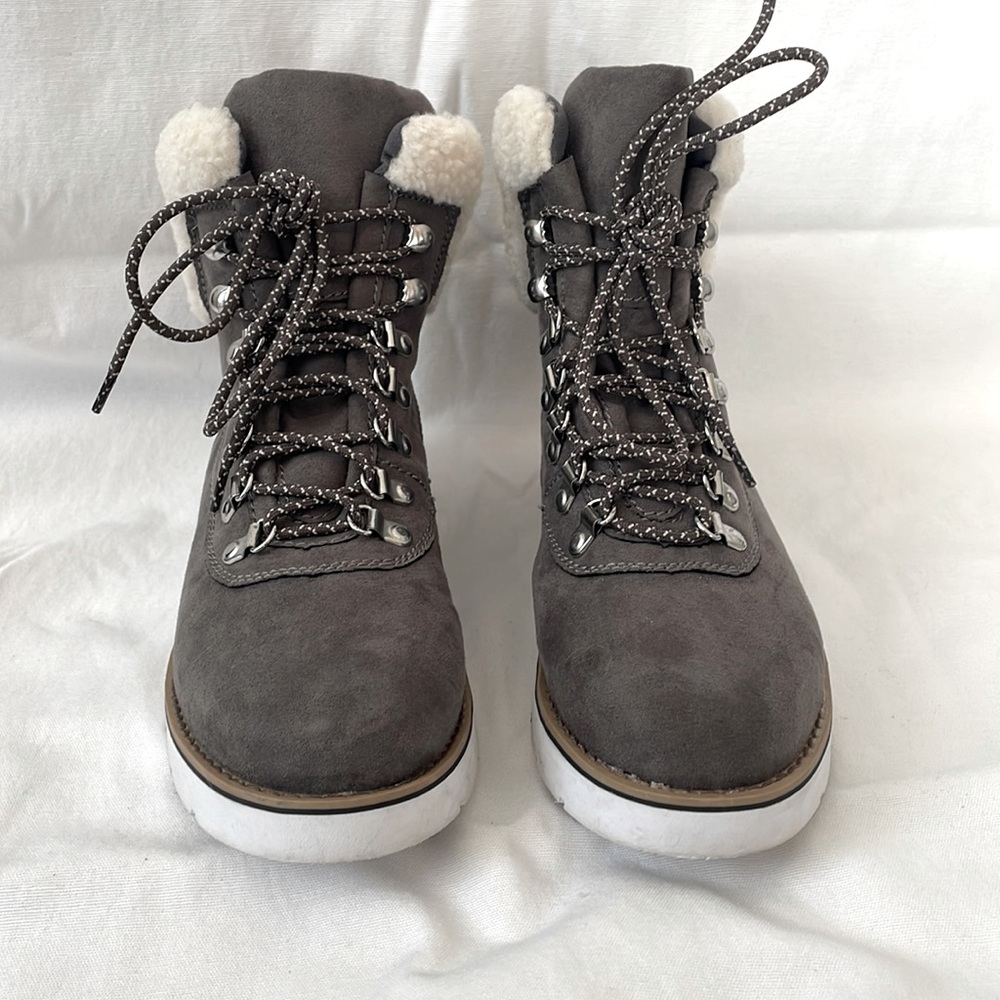 Grey faux fur snow boots